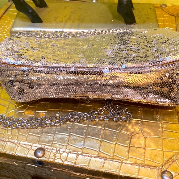 APT 9 SILVER SEQUIN PURSE W/SHOULDER-CHAIN - Picture 7 of 8